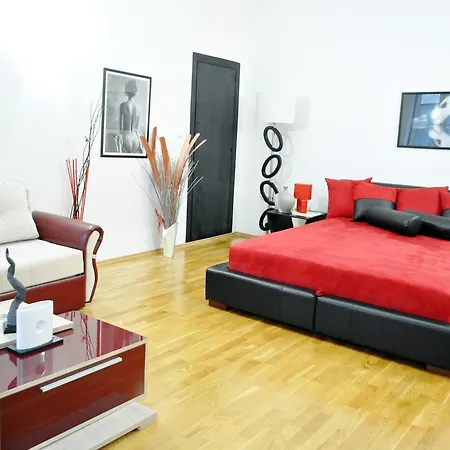 Central Apartment- Ny's Eve Concert View Apartment *