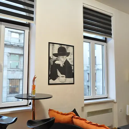 Central Apartment- Ny's Eve Concert View Apartment *